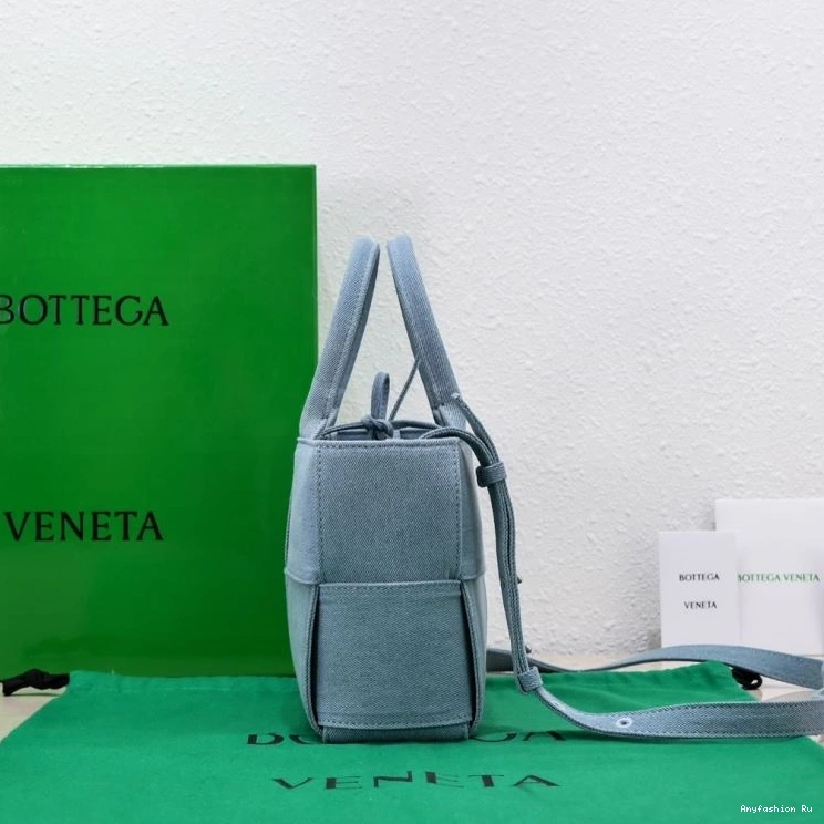 Versatile 68052 Bottega Shopping Bags Veneta 0819